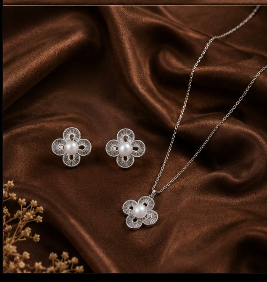 Pearl Clover Jewellery Set