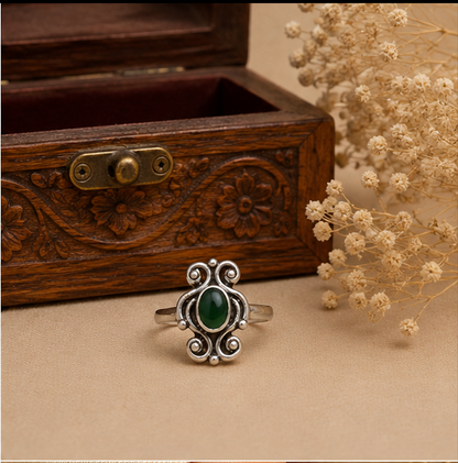 Antique Silver Green Stone Scroll Toe Ring