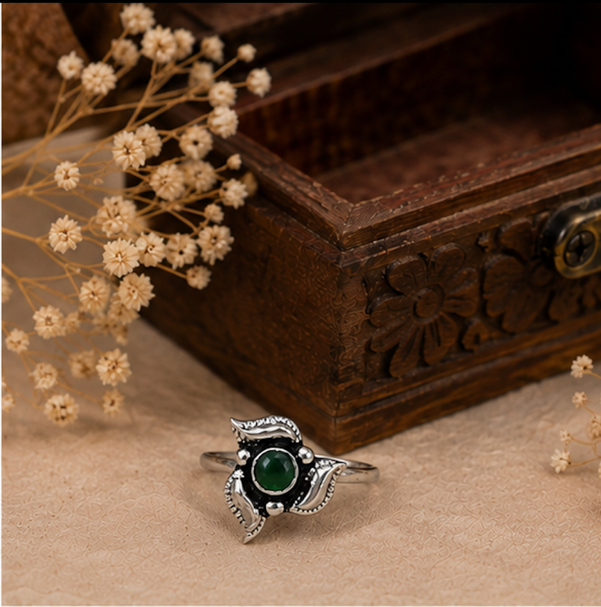 Oxidized Silver Green Stone Toe Ring