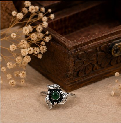 Oxidized Silver Green Stone Toe Ring