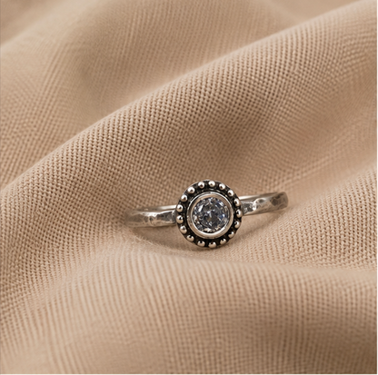 Antique Silver Round Stone Toe Ring – Classic Bichhiya
