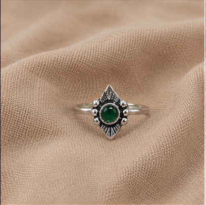 Emerald Green Stone Oxidized Silver Toe Ring – Traditional Bichhiya