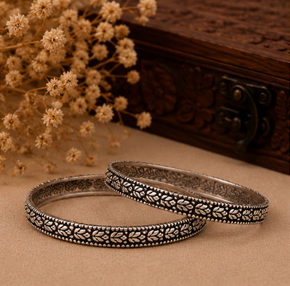 Antique Silver Double-Band Floral Pattern Bangle