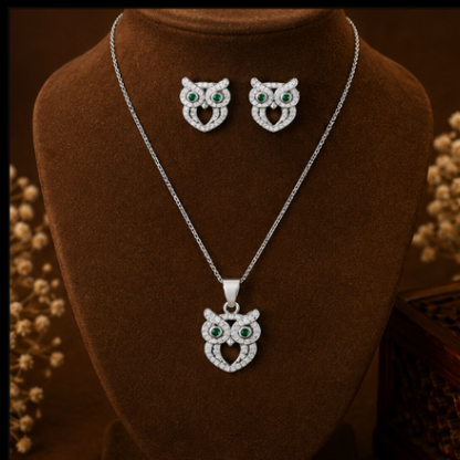 Emerald Owl Silver Pendant & Earrings Set