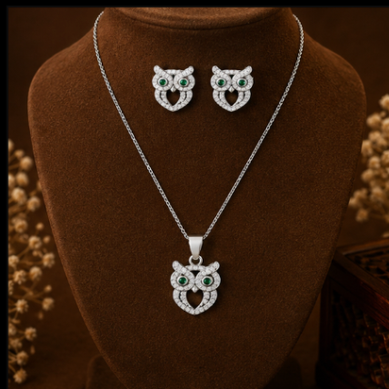 Emerald Owl Silver Pendant & Earrings Set