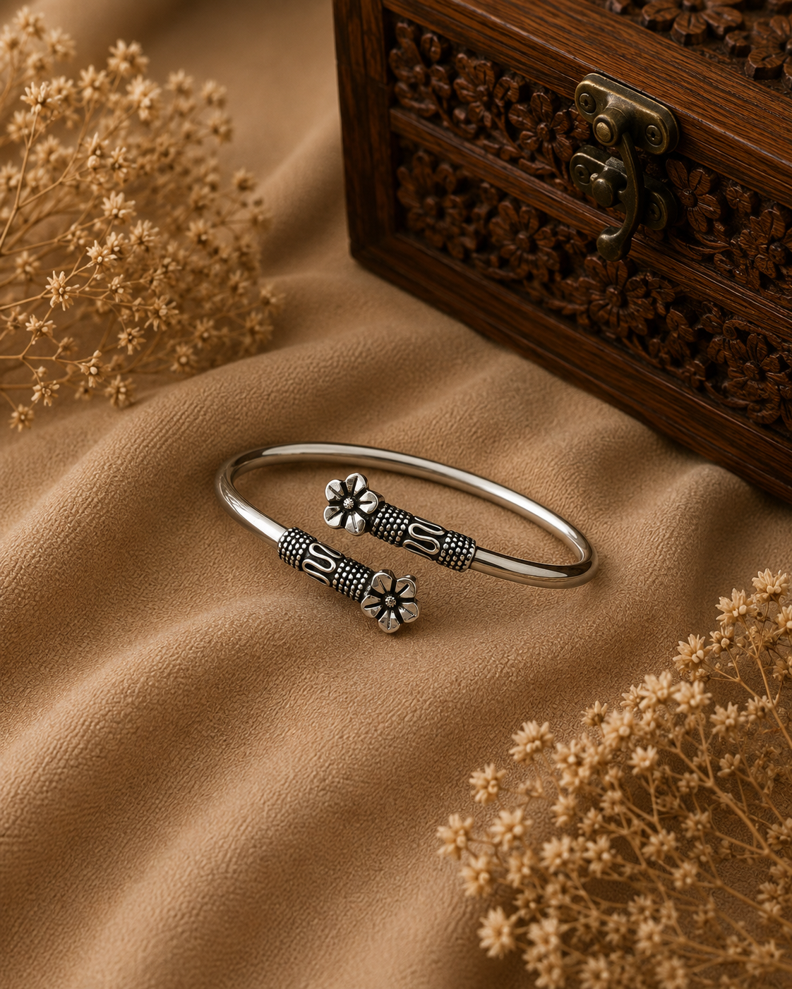 Antique Silver Floral Flexible Bracelet
