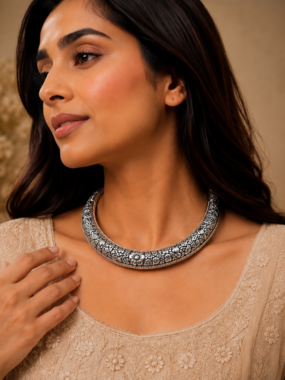 Antique Silver Floral Hansli Necklace