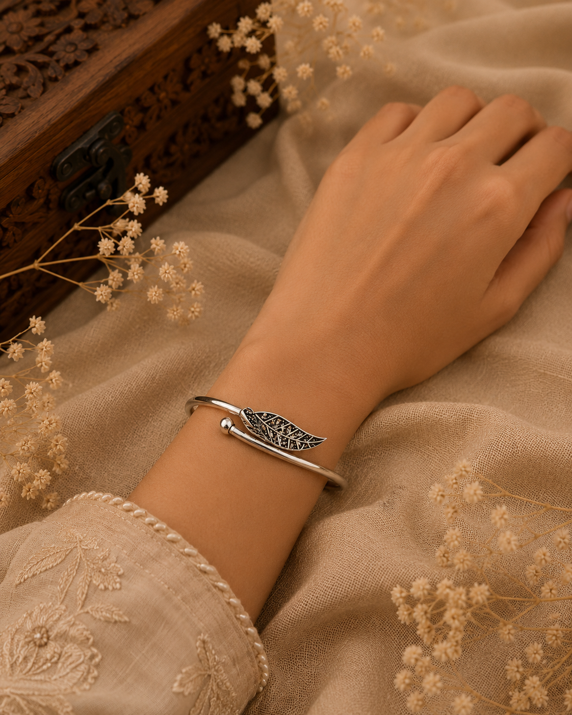 Antique Silver Feather Flexible Bracelet