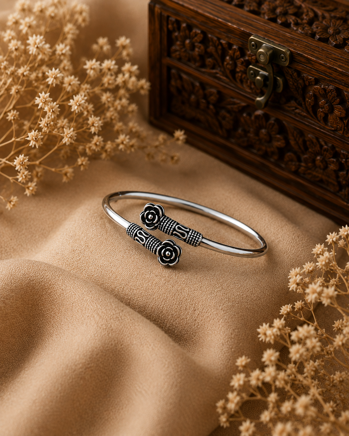 Antique Silver Floral Flexible Bracelet