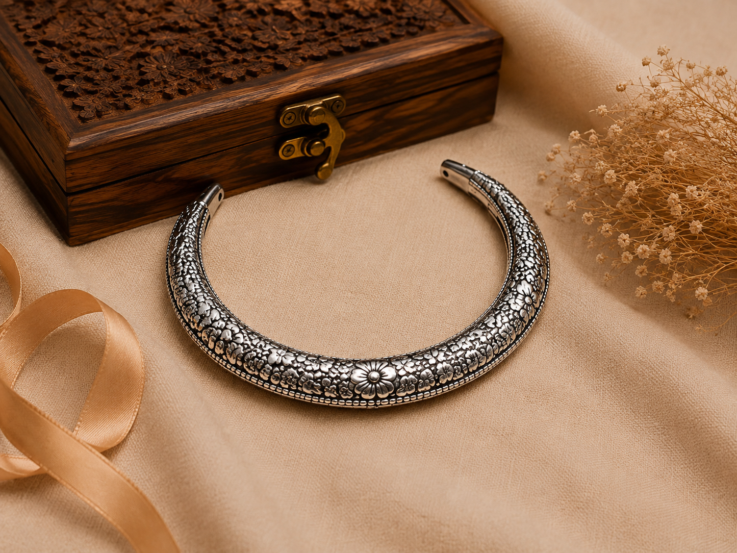 Floral Antique Silver Hansli