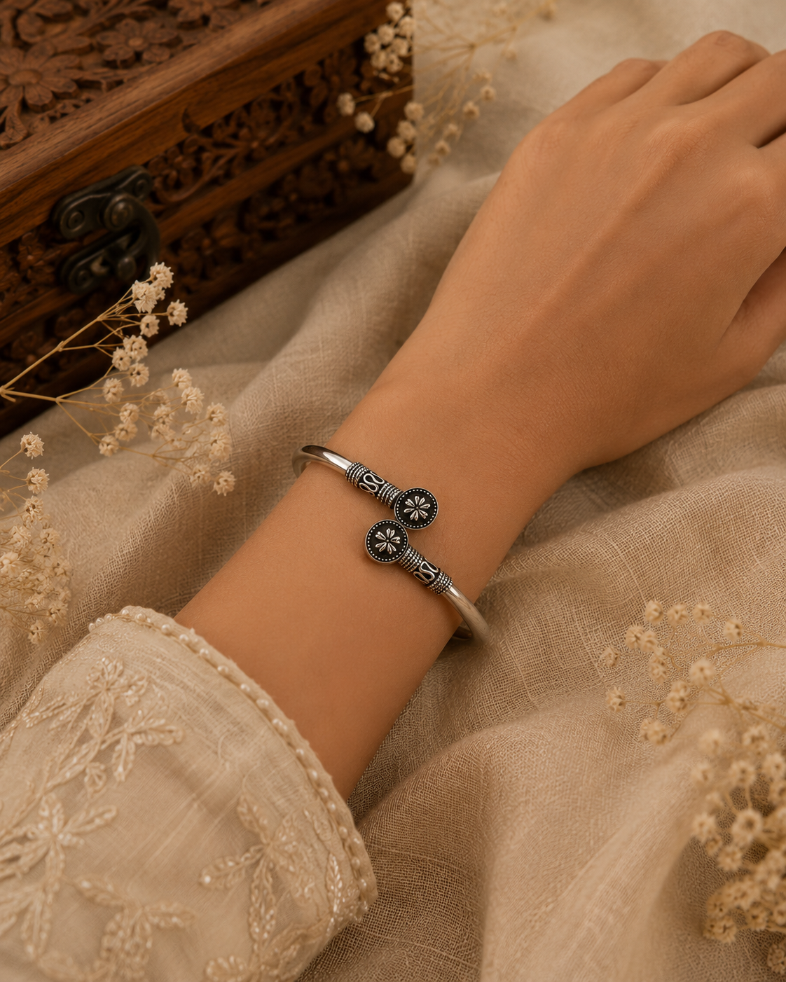 Antique Silver Floral Flexible Bracelet