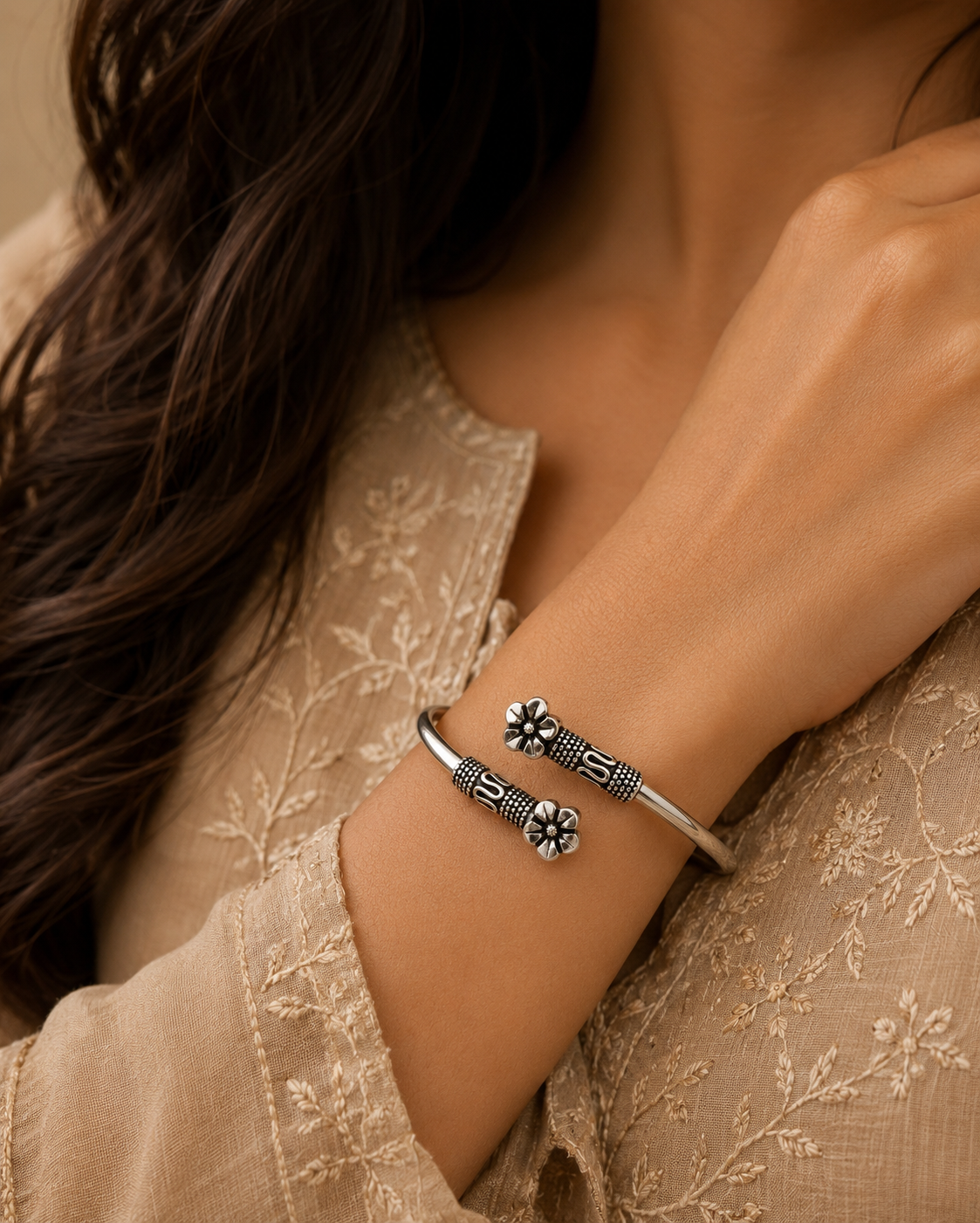 Antique Silver Floral Flexible Bracelet