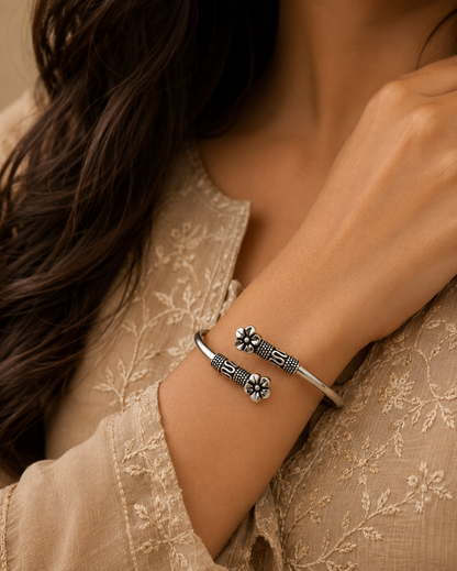Antique Silver Floral Flexible Bracelet